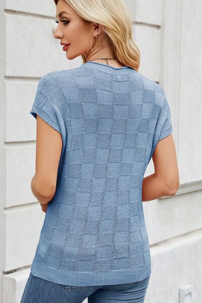 Checkered round neck short sleeve knit top with pockets.