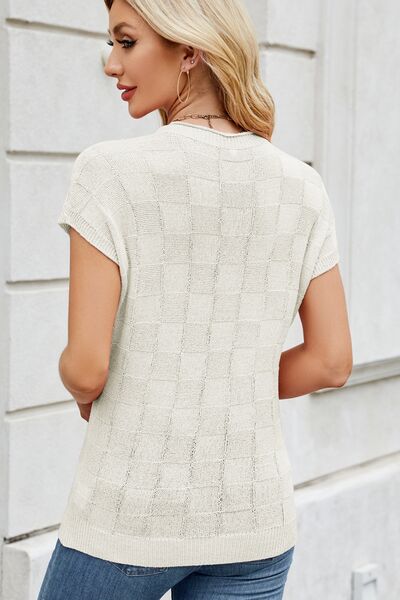 Checkered round neck short sleeve knit top with pockets.