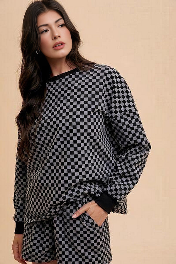 Women's checkered round neck top and drawstring shorts set with pockets