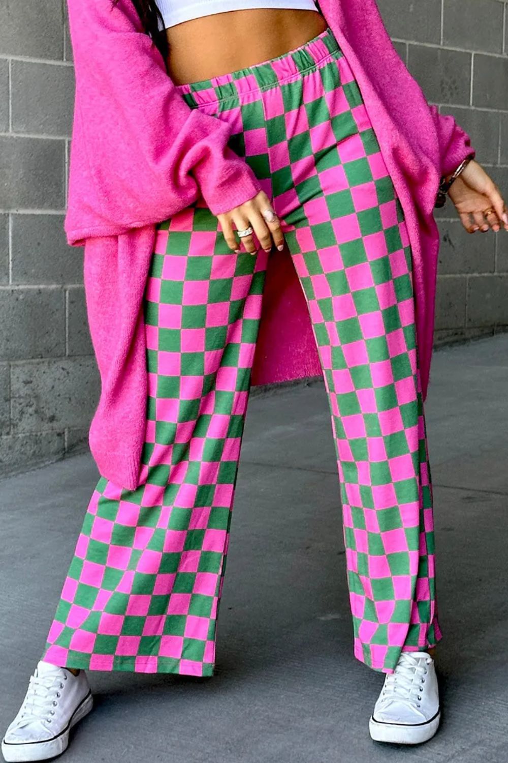 Checkered wide leg pants with pockets, opaque.