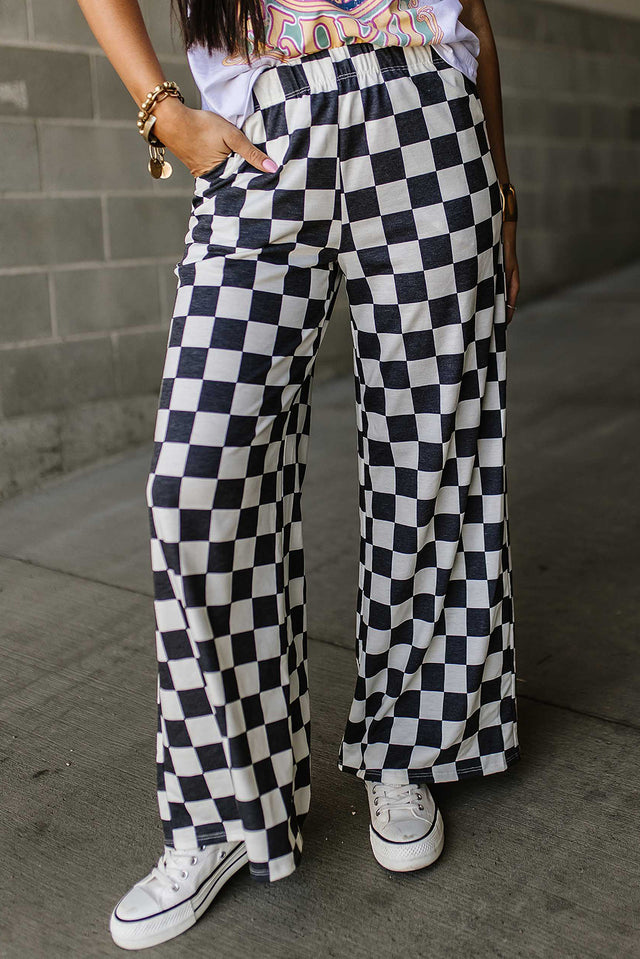 Checkered wide leg pants with pockets, opaque.