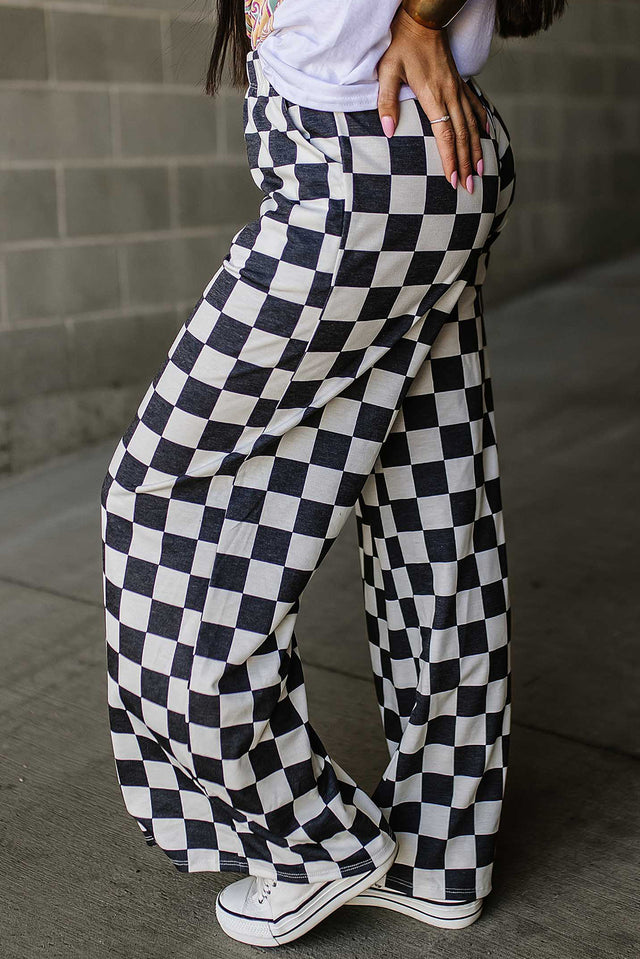 Checkered wide leg pants with pockets, opaque.