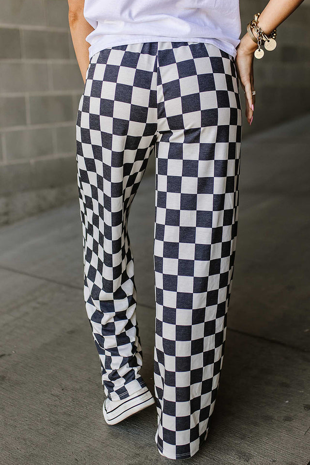 Checkered wide leg pants with pockets, opaque.