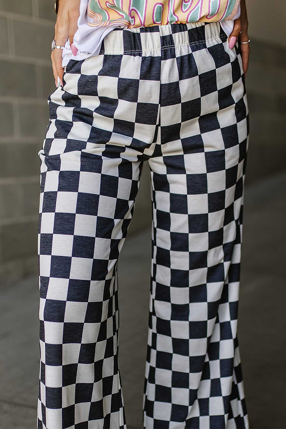 Checkered wide leg pants with pockets, opaque.