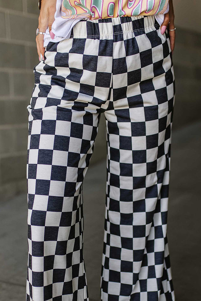 Checkered wide leg pants with pockets, opaque.