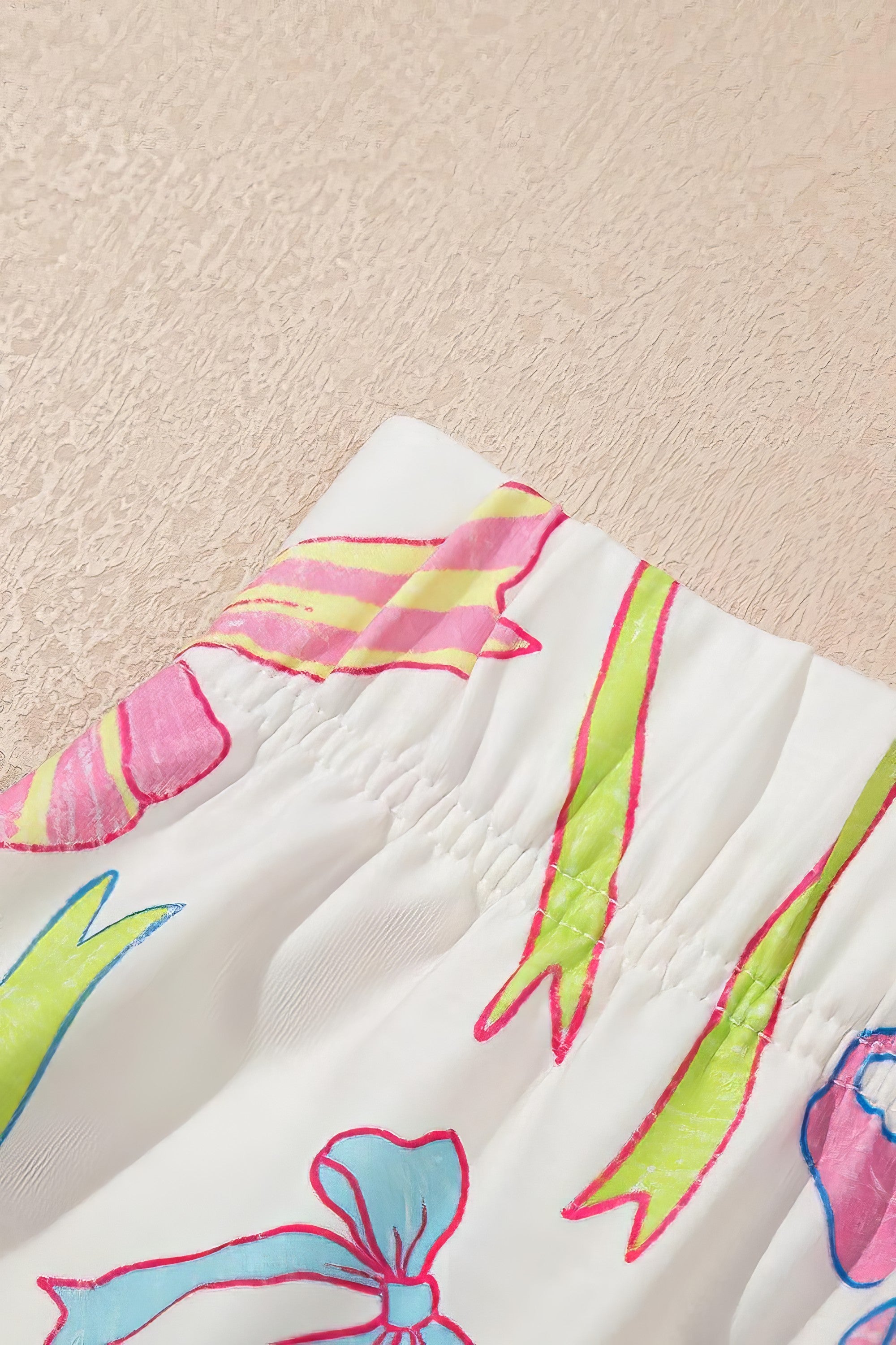 Women's cheerful bow print elastic pull-on casual shorts.