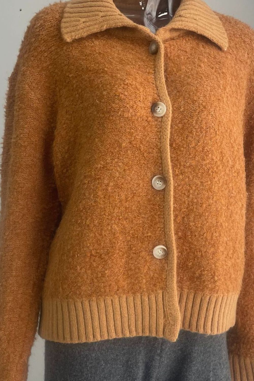 Collared neck button down long sleeve cardigan.