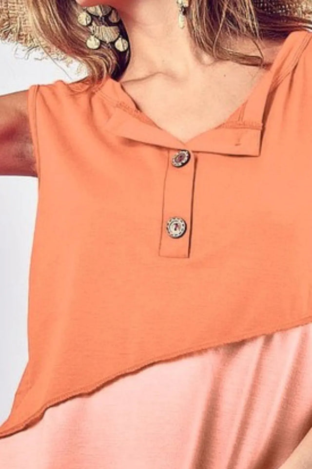 Color block contrast stitching buttoned Henley top, slightly stretchy.