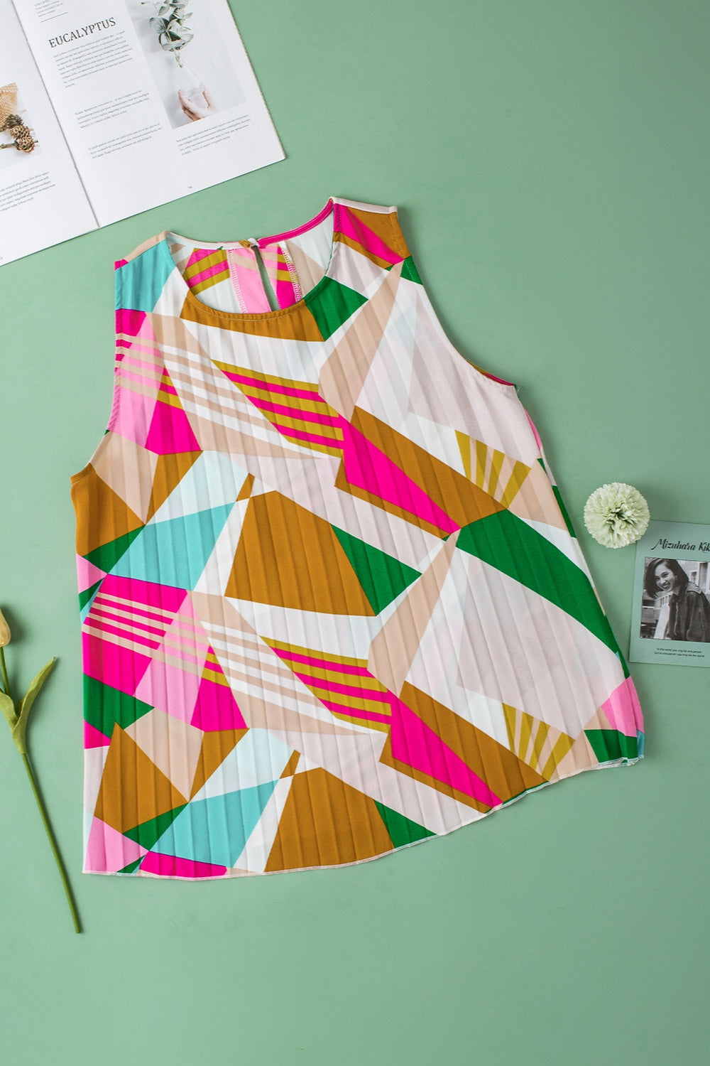 Color block round neck tank, opaque.
