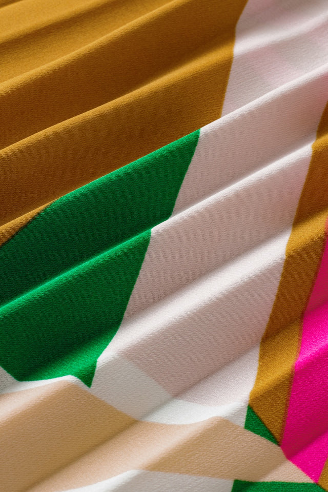 Color block round neck tank, opaque.
