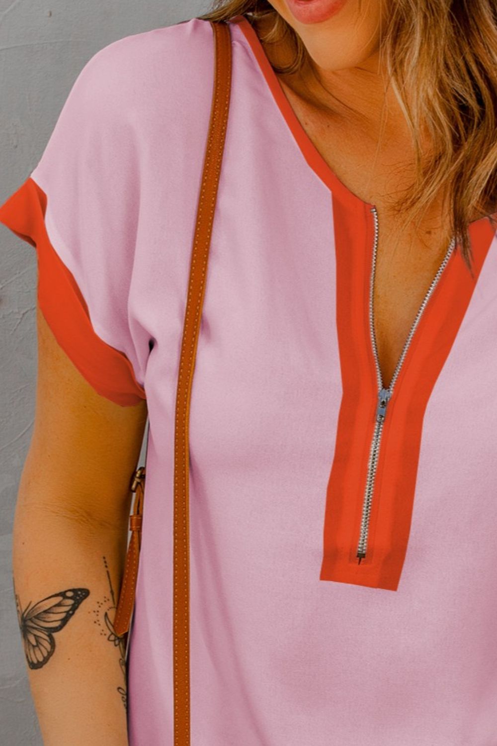 Contrast half-zip short sleeve top.
