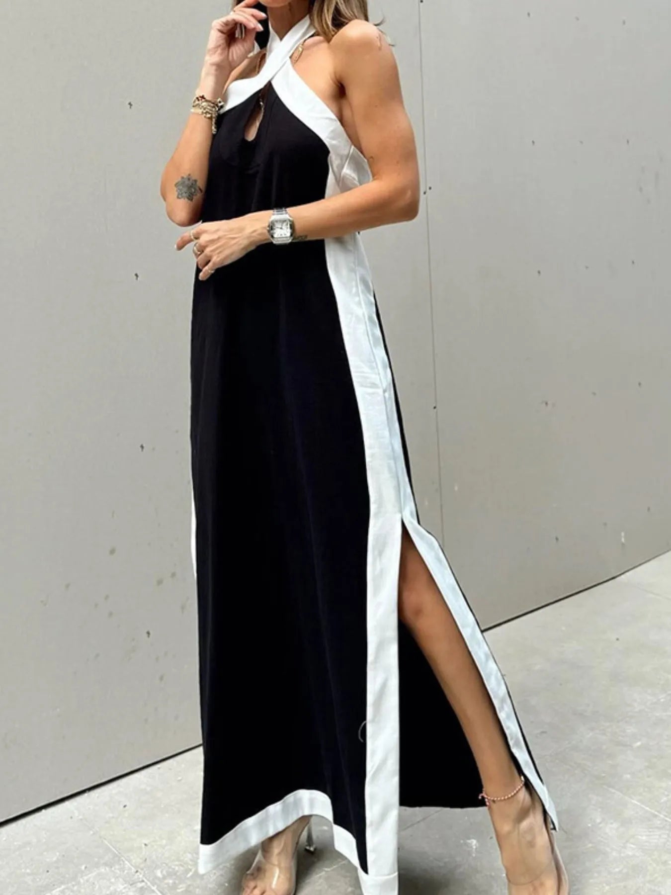 Contrast Halter Sleeveless Maxi Dress with Crisscross and Slit.