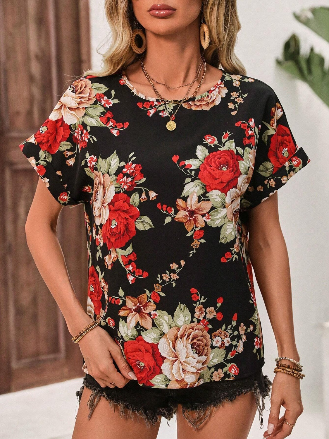 Contrast round neck short sleeve blouse.