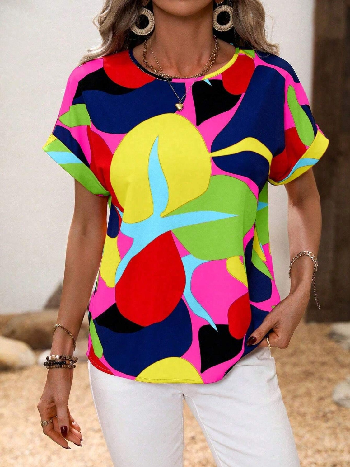 Contrast round neck short sleeve blouse.