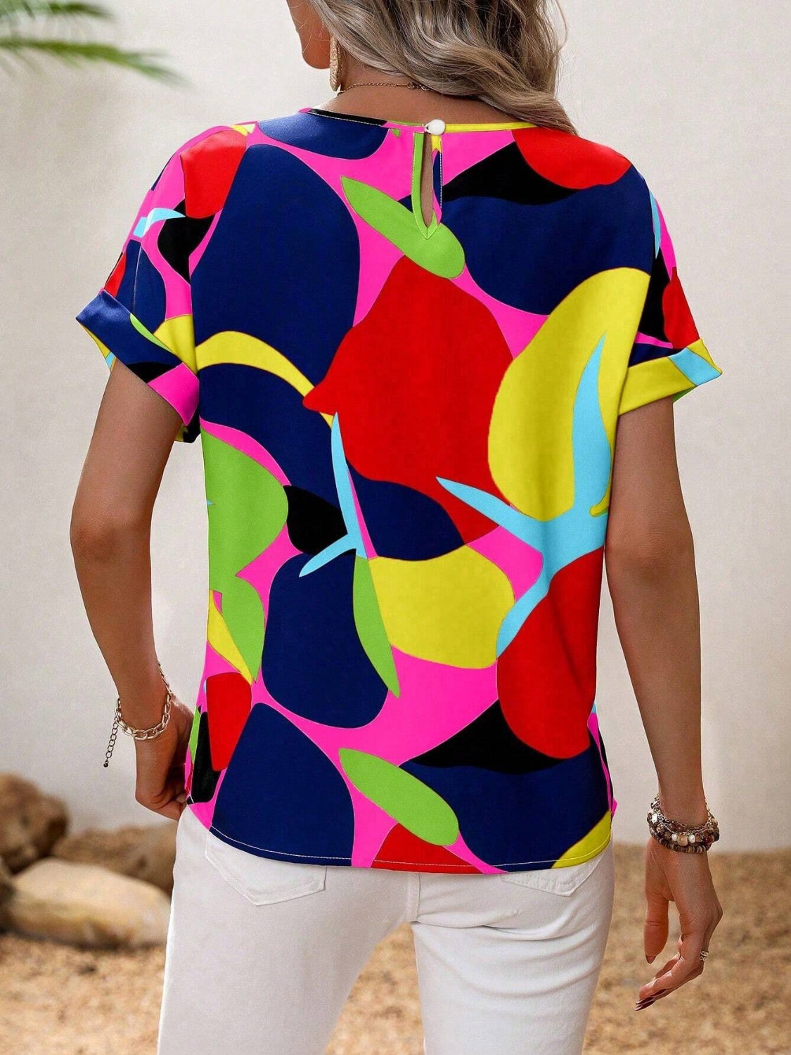 Contrast round neck short sleeve blouse.