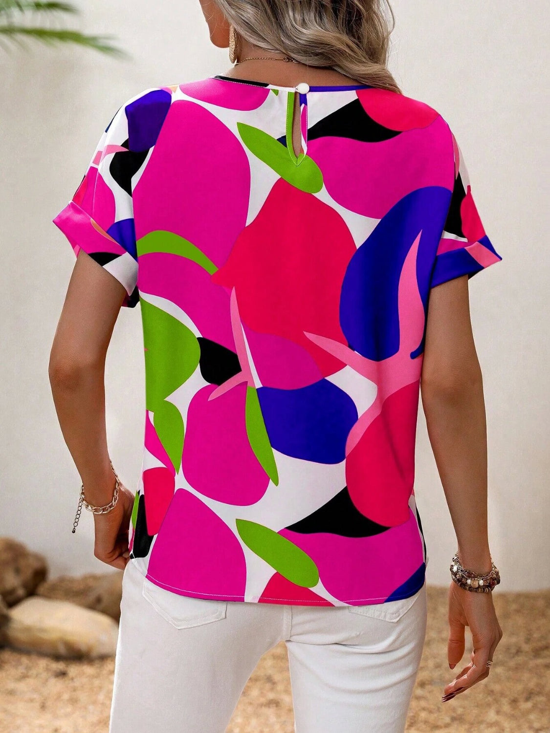 Contrast round neck short sleeve blouse.