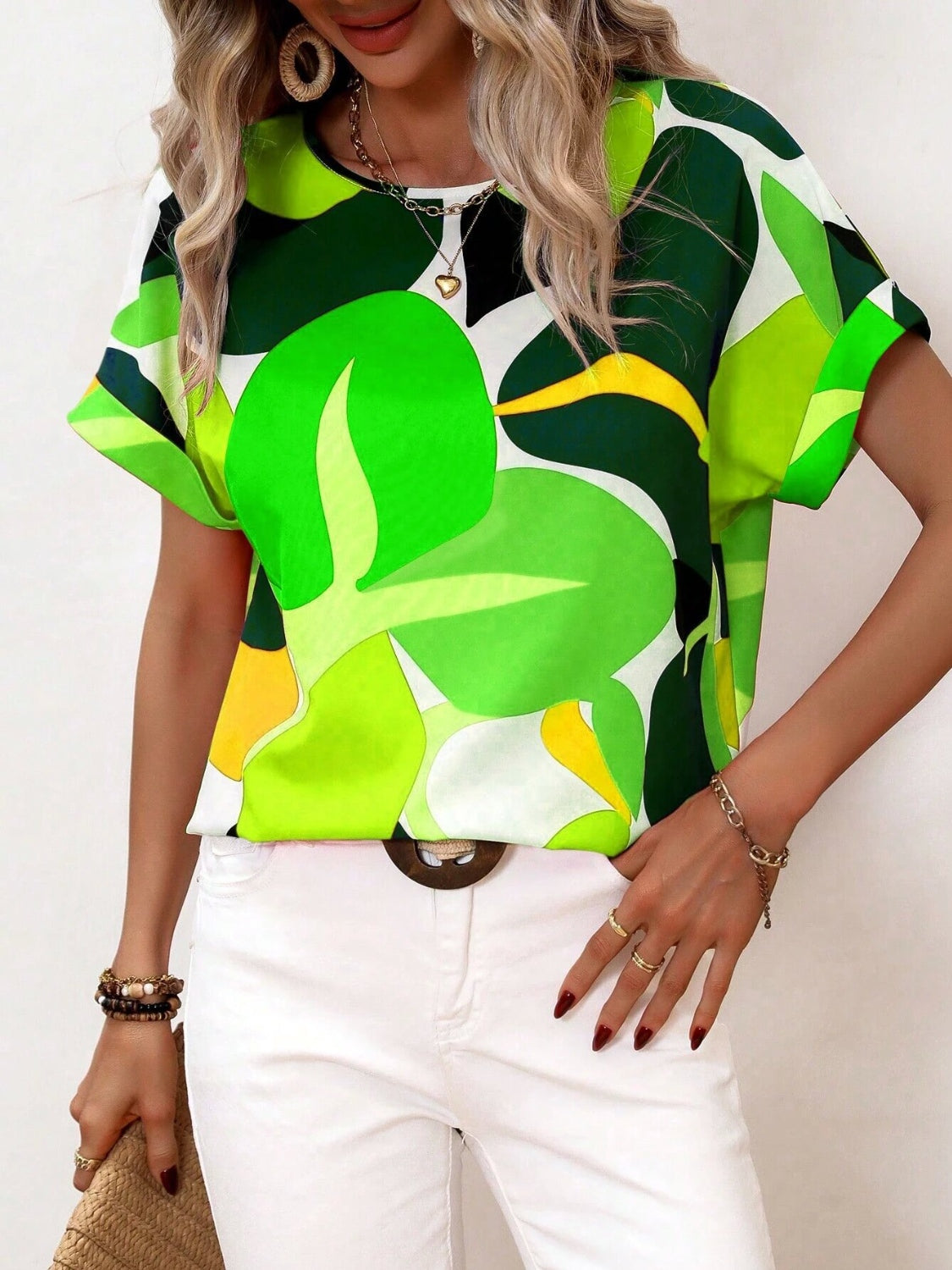Contrast round neck short sleeve blouse.