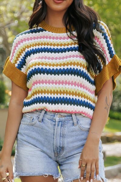 Contrast round neck short sleeve sweater.