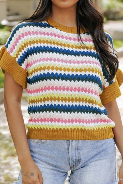 Contrast round neck short sleeve sweater.