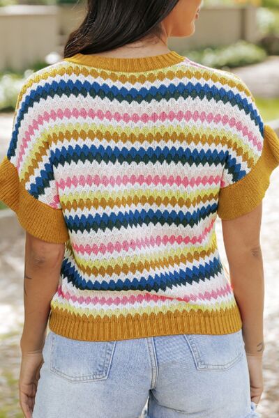 Contrast round neck short sleeve sweater.