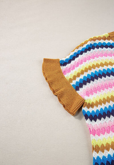 Contrast round neck short sleeve sweater.