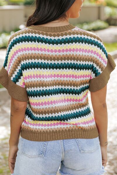 Contrast round neck short sleeve sweater.