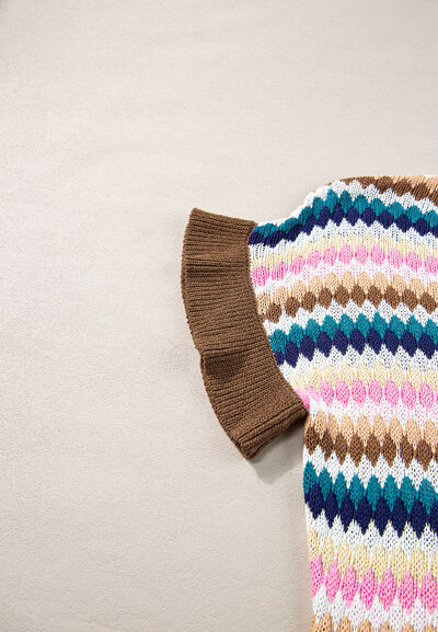 Contrast round neck short sleeve sweater.
