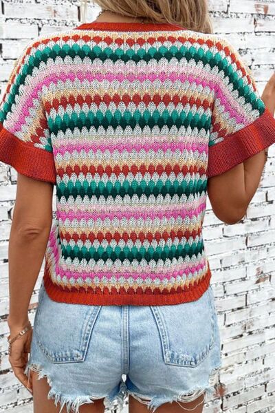 Contrast round neck short sleeve sweater.