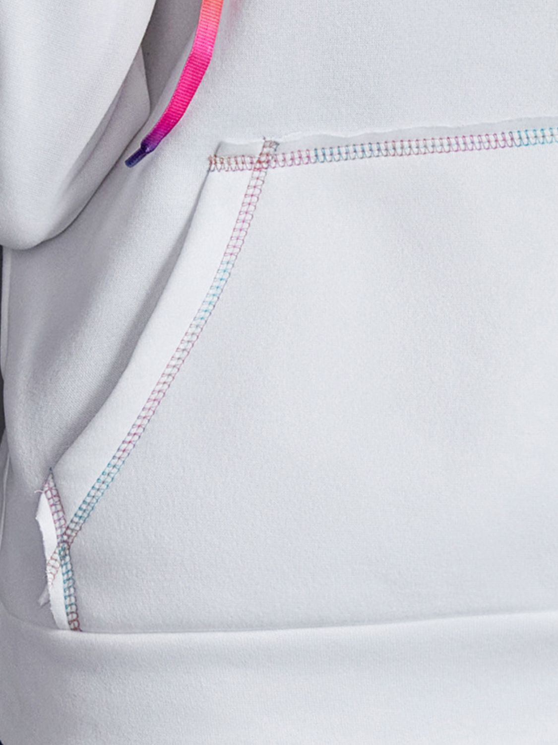 Contrast stitching drawstring raglan sleeve hoodie.