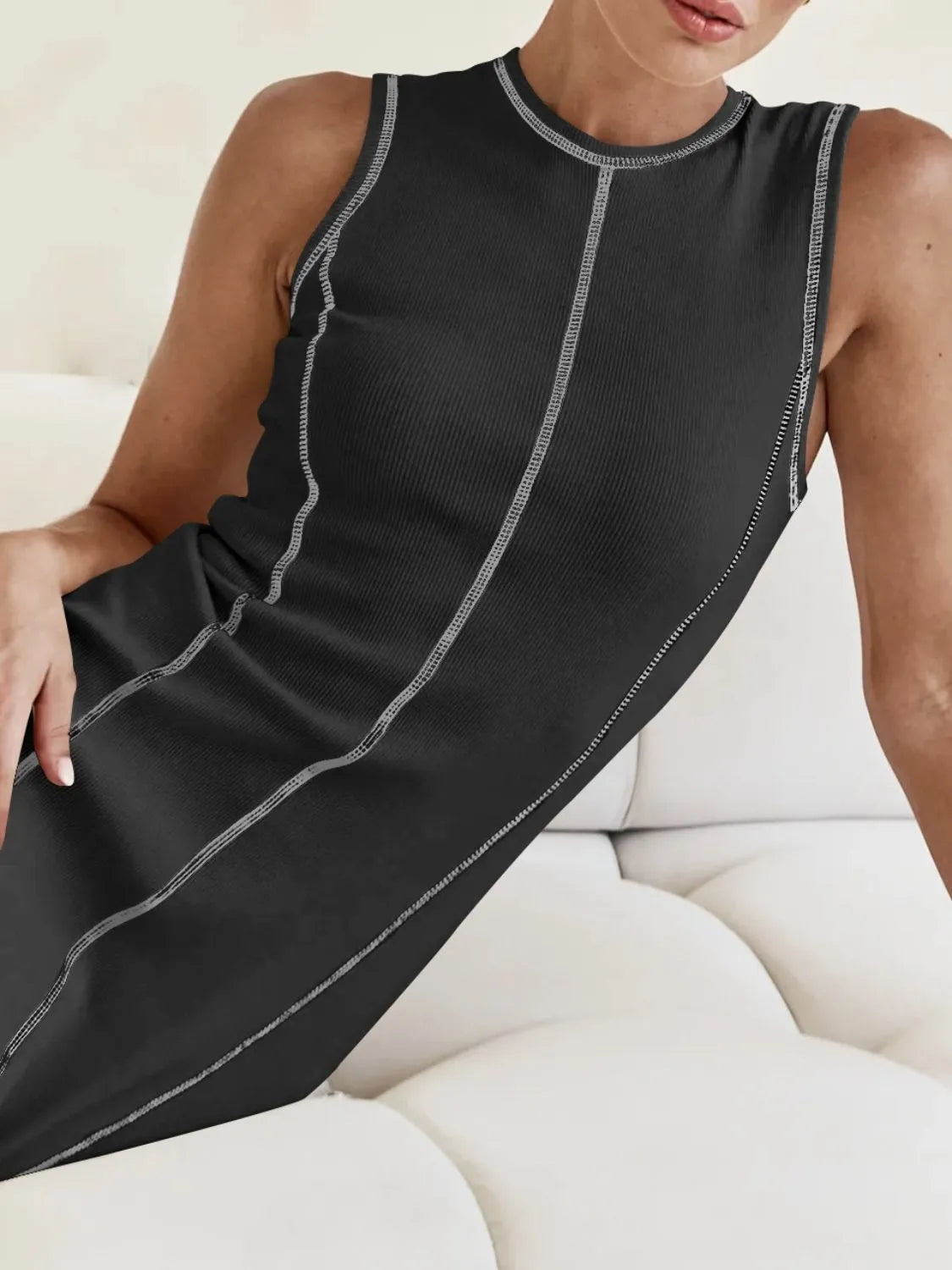 Contrast Stitching Round Neck Sleeveless Midi Dress.