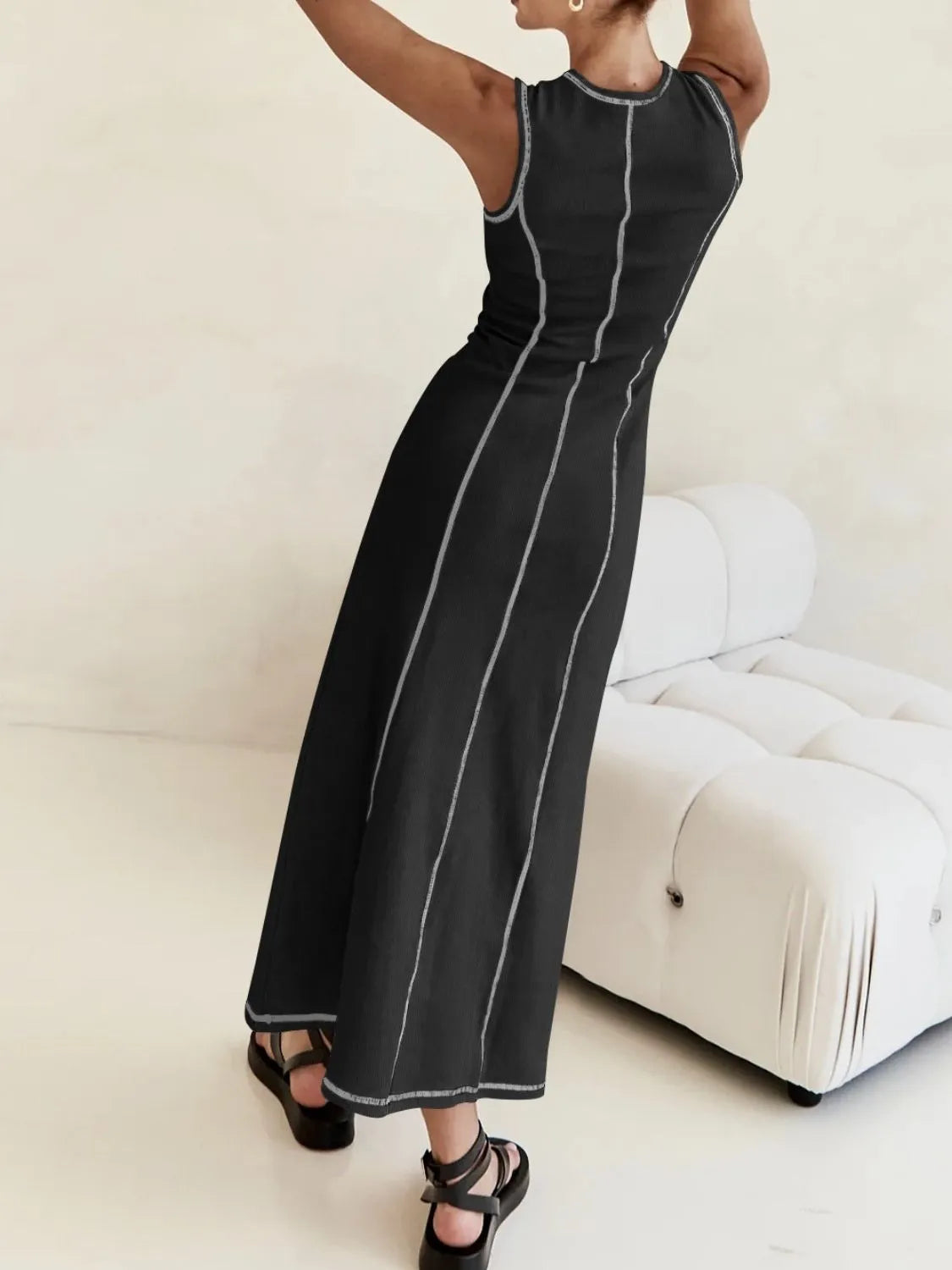 Contrast Stitching Round Neck Sleeveless Midi Dress.