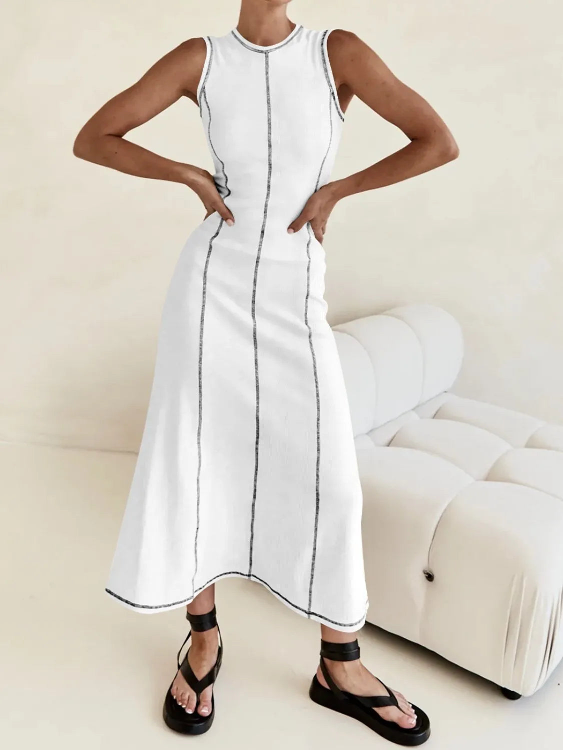 Contrast Stitching Round Neck Sleeveless Midi Dress.