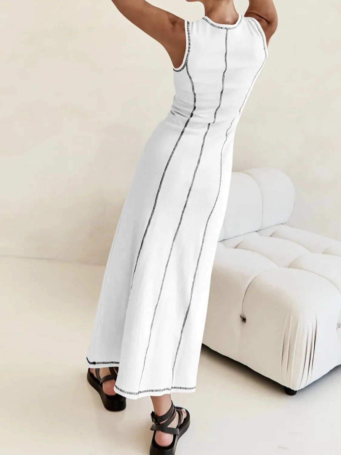 Contrast Stitching Round Neck Sleeveless Midi Dress.