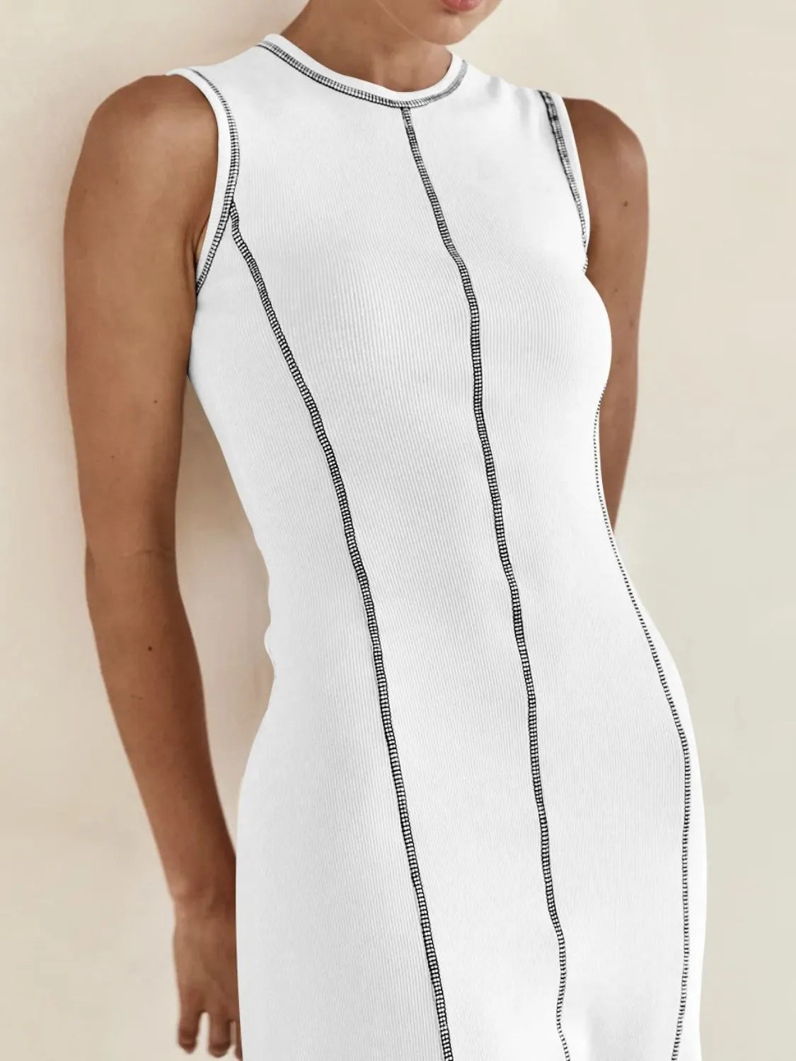 Contrast Stitching Round Neck Sleeveless Midi Dress.