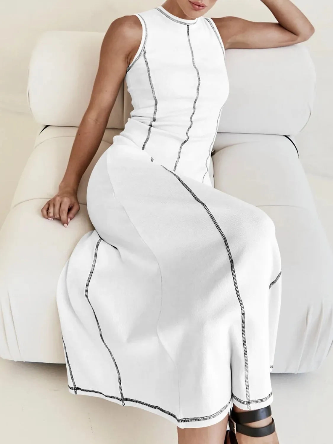 Contrast Stitching Round Neck Sleeveless Midi Dress.