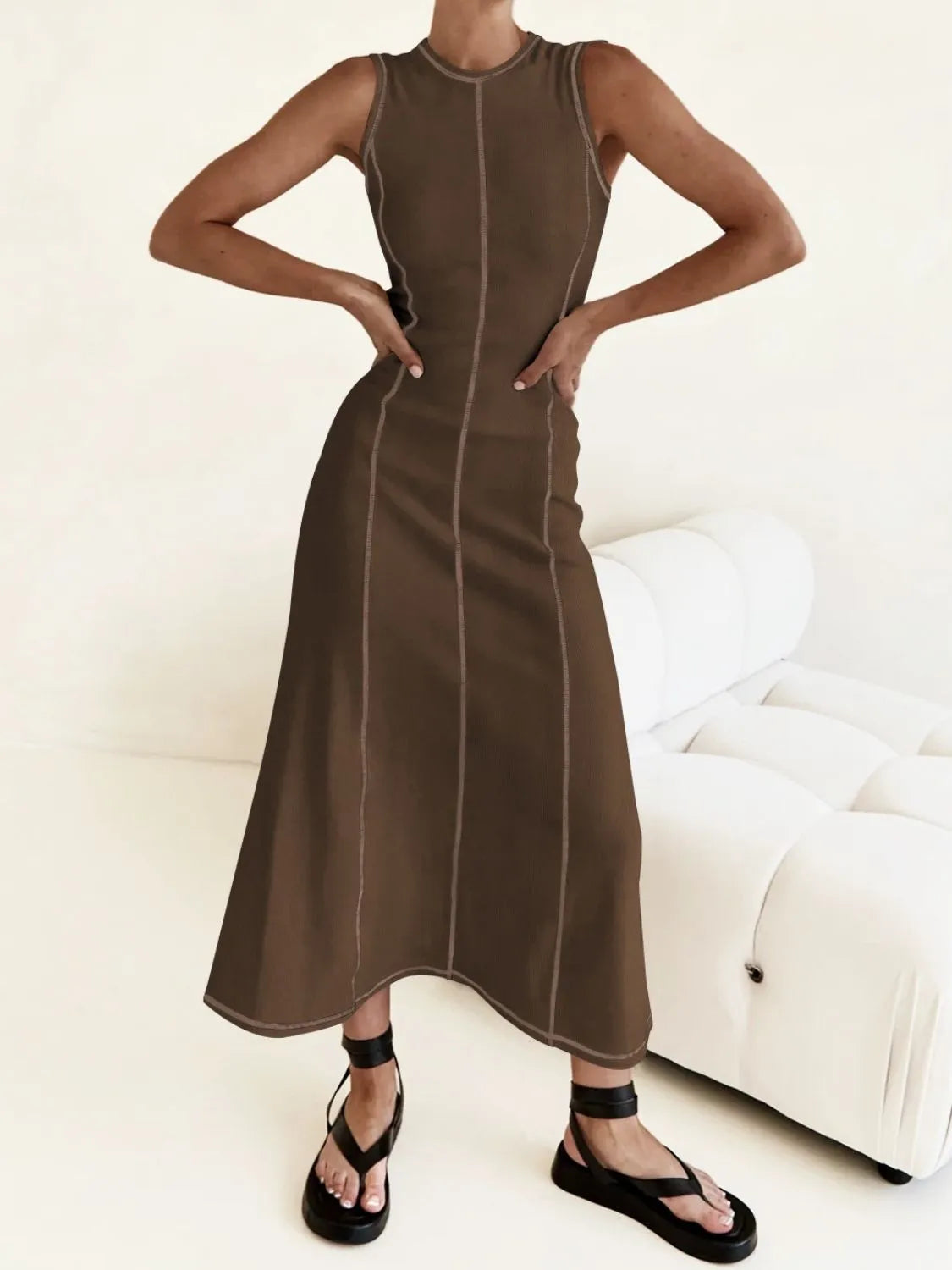 Contrast Stitching Round Neck Sleeveless Midi Dress.