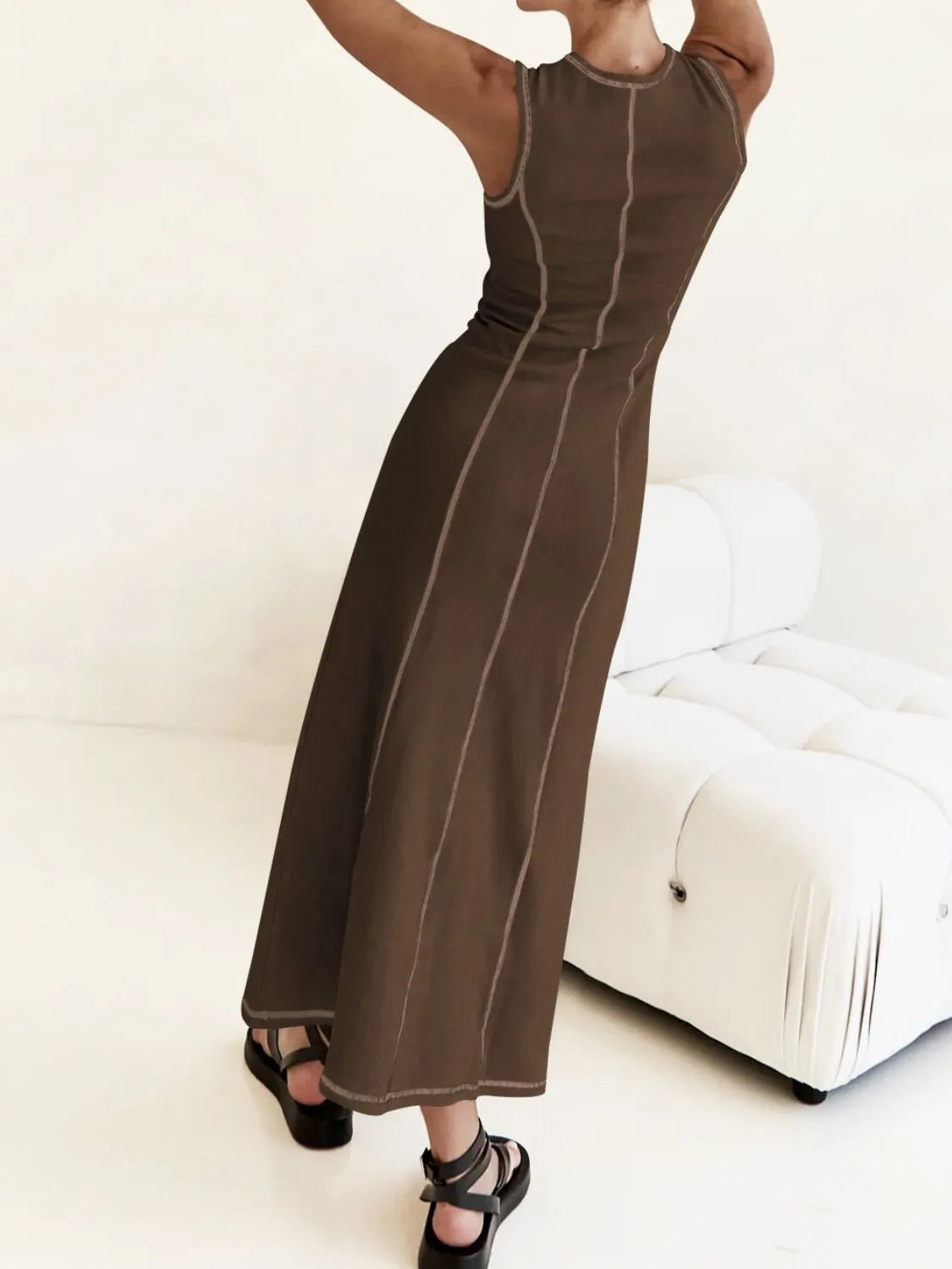 Contrast Stitching Round Neck Sleeveless Midi Dress.