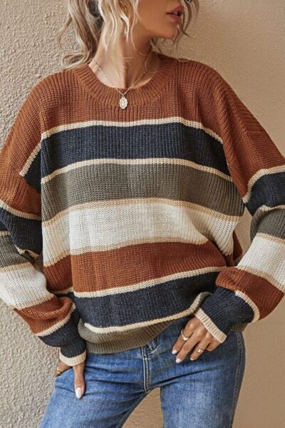Contrast striped round neck long sleeve sweater.