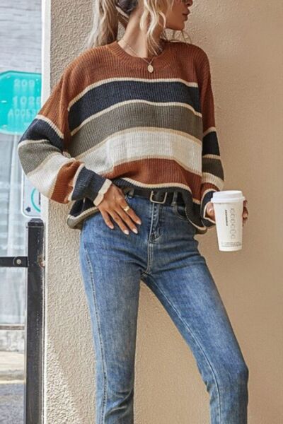 Contrast striped round neck long sleeve sweater.