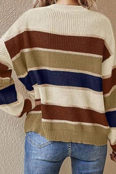 Contrast striped round neck long sleeve sweater.
