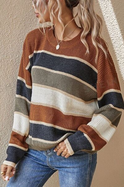 Contrast striped round neck long sleeve sweater.
