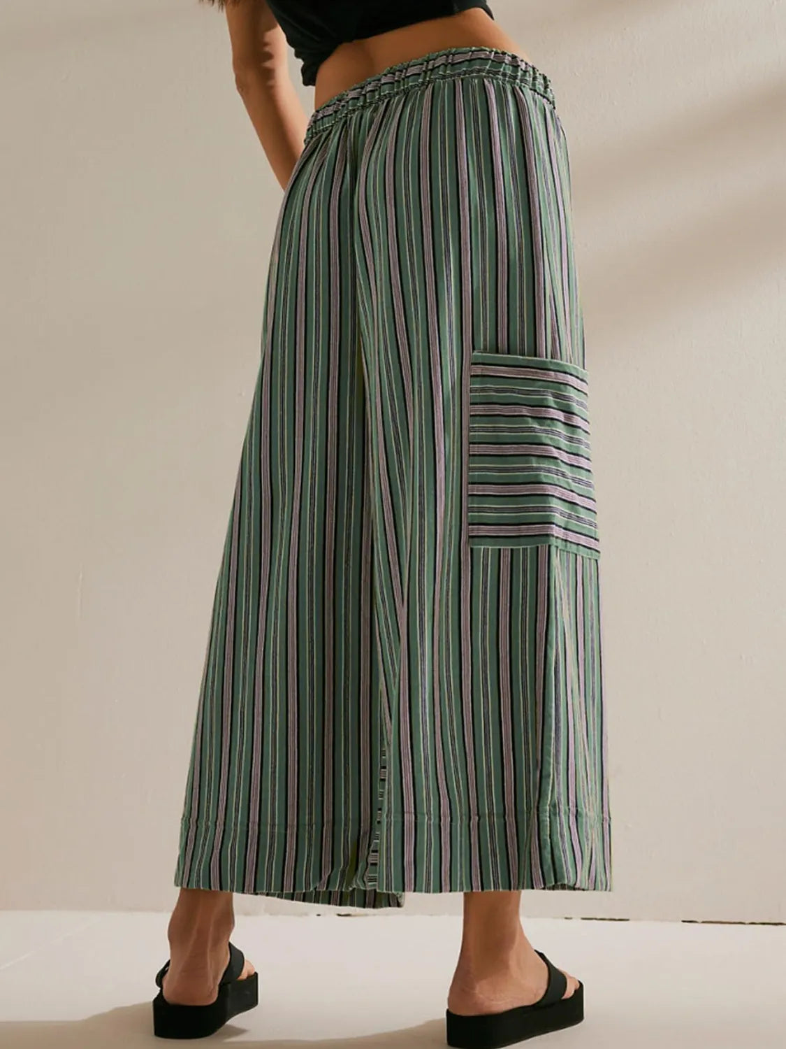 Contrast striped wide leg pants with pockets.
