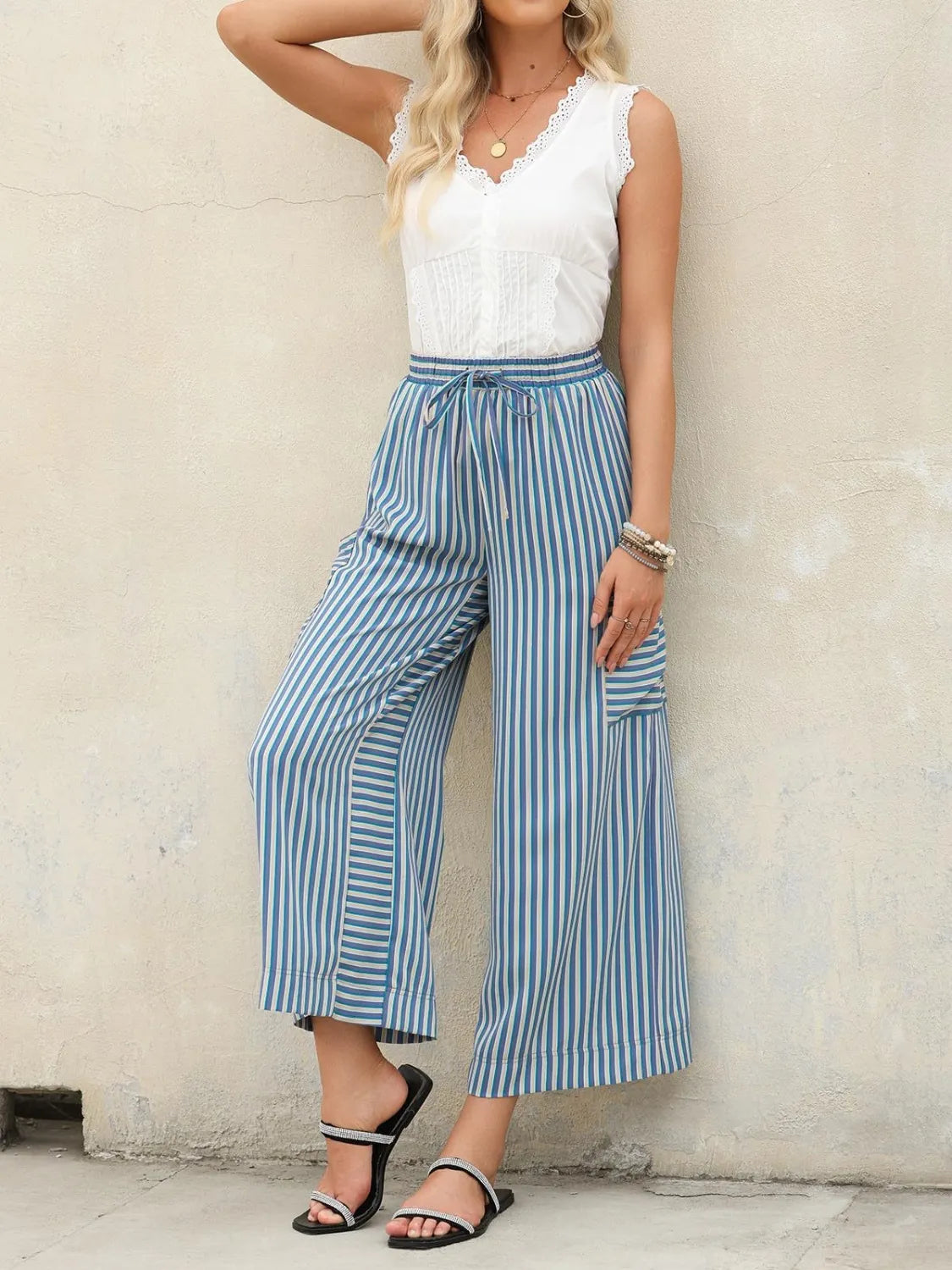 Contrast striped wide leg pants with pockets.