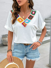 Contrast V-neck short sleeve top with embroidery.