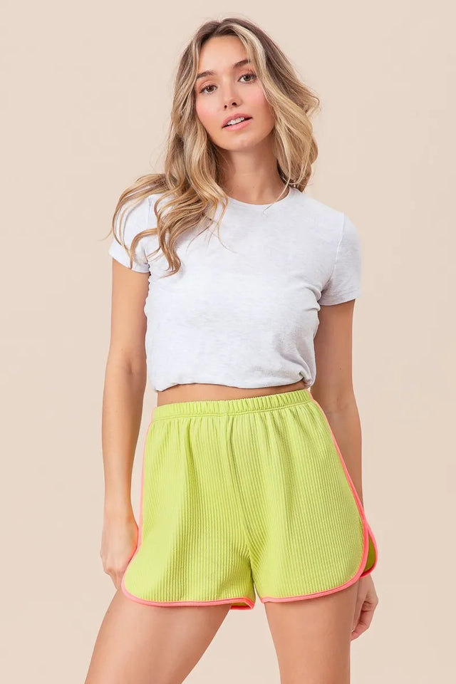 Cord rib shorts with band side slit, drawstring, and pockets.