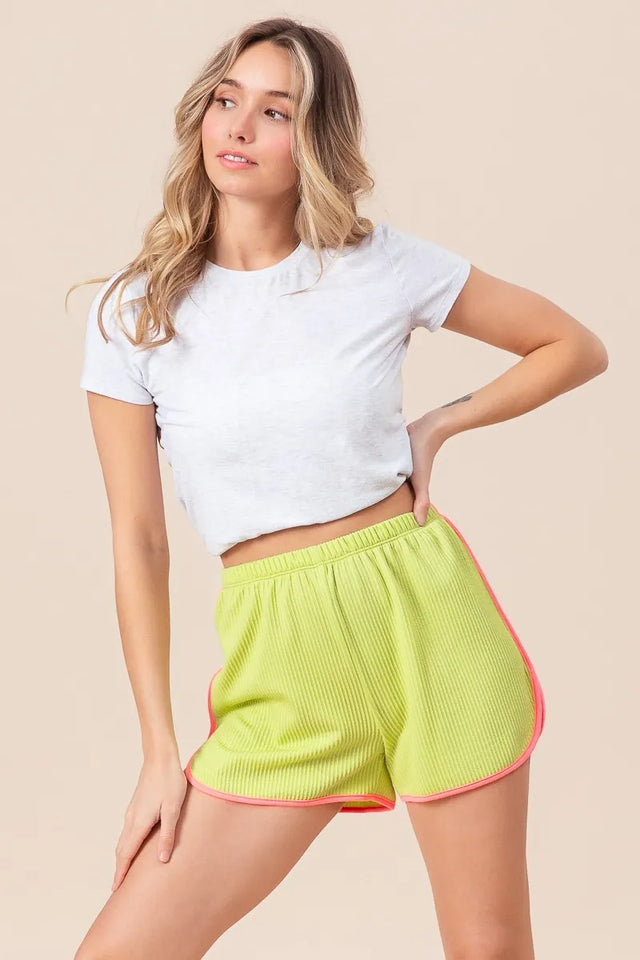Cord rib shorts with band side slit, drawstring, and pockets.