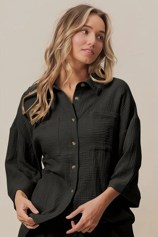 Crinkle gauze shirt and short set, women's breezy two-piece outfit, comfortable lightweight fabric, stylish summer set, buttoned shirt, practical pockets, non-stretch polyester, ideal for relaxed outings, cool and airy fashion