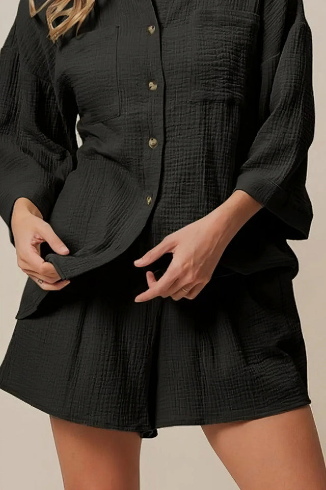 Crinkle gauze shirt and short set, women's breezy two-piece outfit, comfortable lightweight fabric, stylish summer set, buttoned shirt, practical pockets, non-stretch polyester, ideal for relaxed outings, cool and airy fashion
