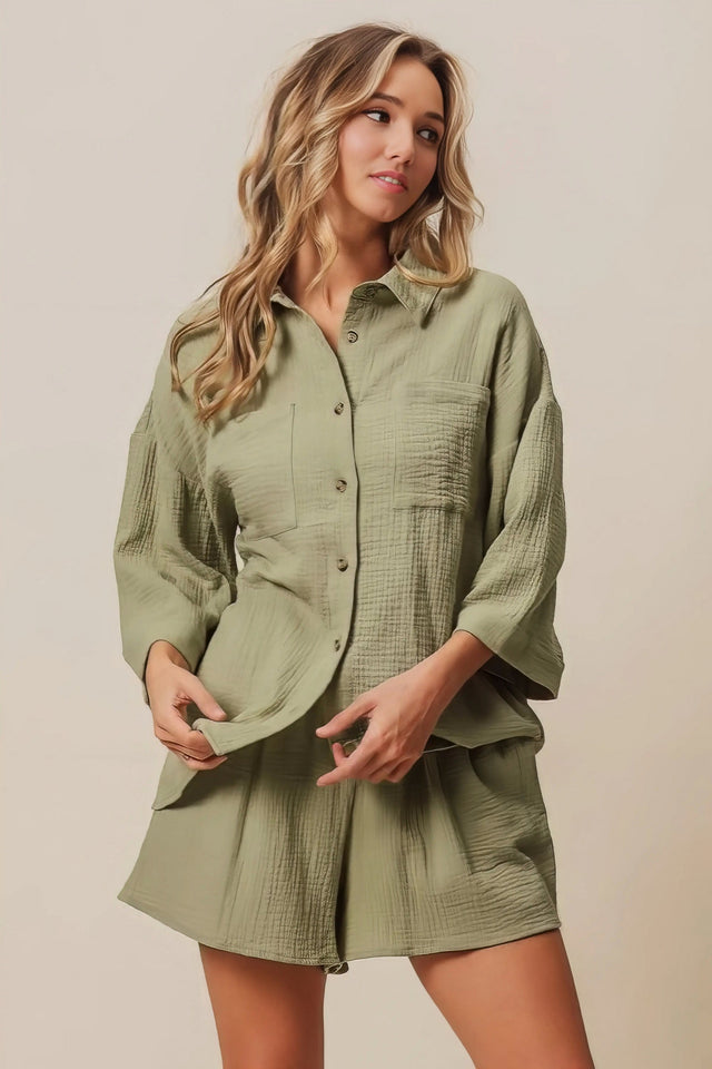 crinkle gauze shirt and short set lightweight, comfortable women's summer outfit, airy two-piece set, casual crinkle fabric, relaxed fit top and shorts, ideal for warm weather