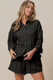 Crinkle gauze shirt and short set, women's breezy two-piece outfit, comfortable lightweight fabric, stylish summer set, buttoned shirt, practical pockets, non-stretch polyester, ideal for relaxed outings, cool and airy fashion